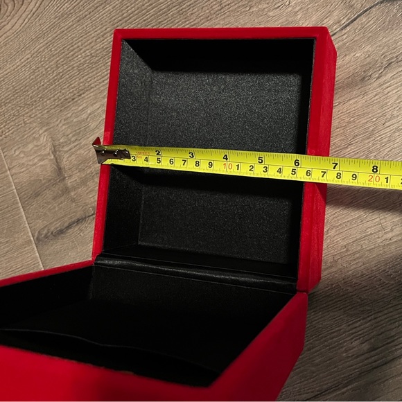 Tiziana Terenzi beautiful pillow box (pillow portion is removable) - Picture 13 of 15